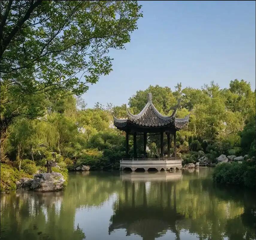 鸡西麻山初夏服装业有限公司